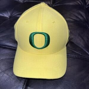 Nike Oregon Ducks Hat Cap Adult Yellow Dri-Fit Classic99 M/L
